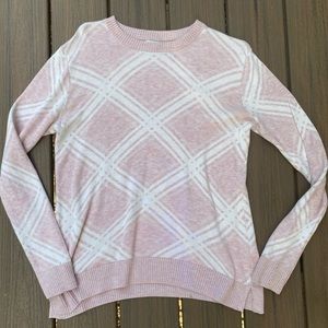 Light pink large women’s long sleeve, perfect condition, no tags, comfortable